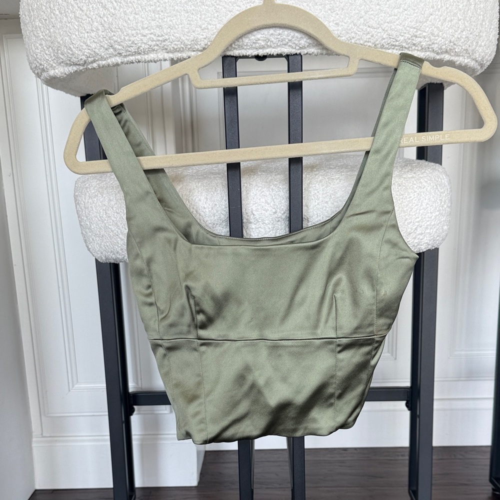 Satin green crop